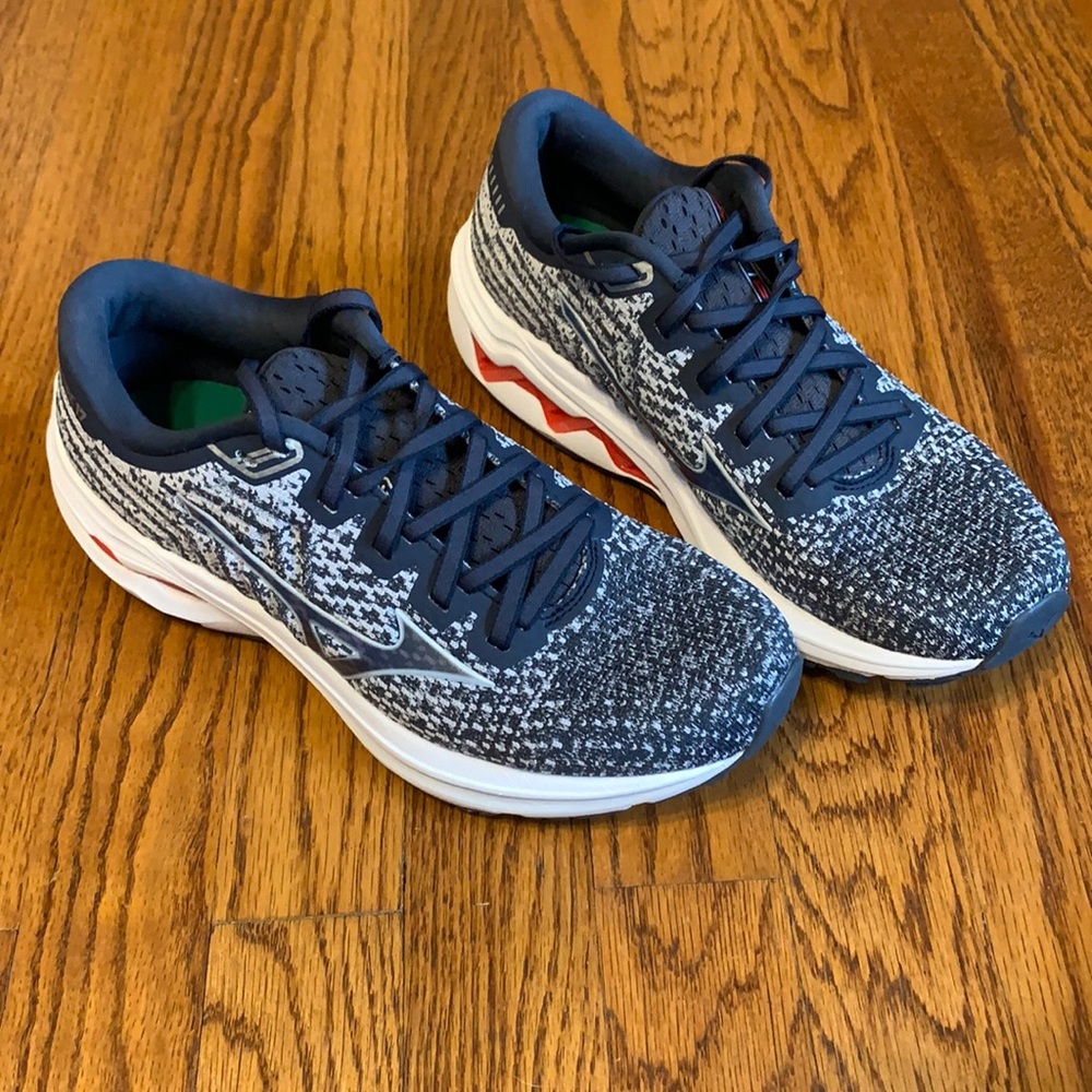 Women’s running wave inspire 17 size 8.5